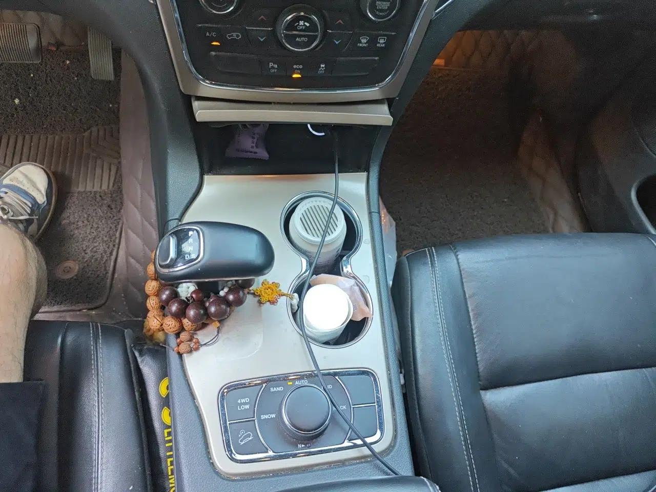 Jeep Grand Cherokee 2014 3.0L Comfort Navigation Edition — миниатюра 14