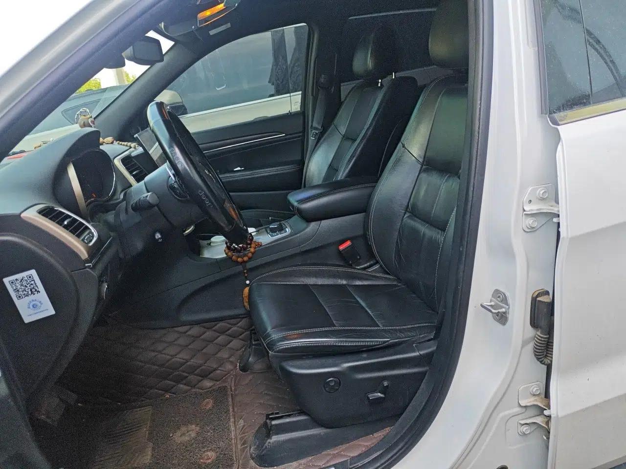 Jeep Grand Cherokee 2014 3.0L Comfort Navigation Edition — миниатюра 15
