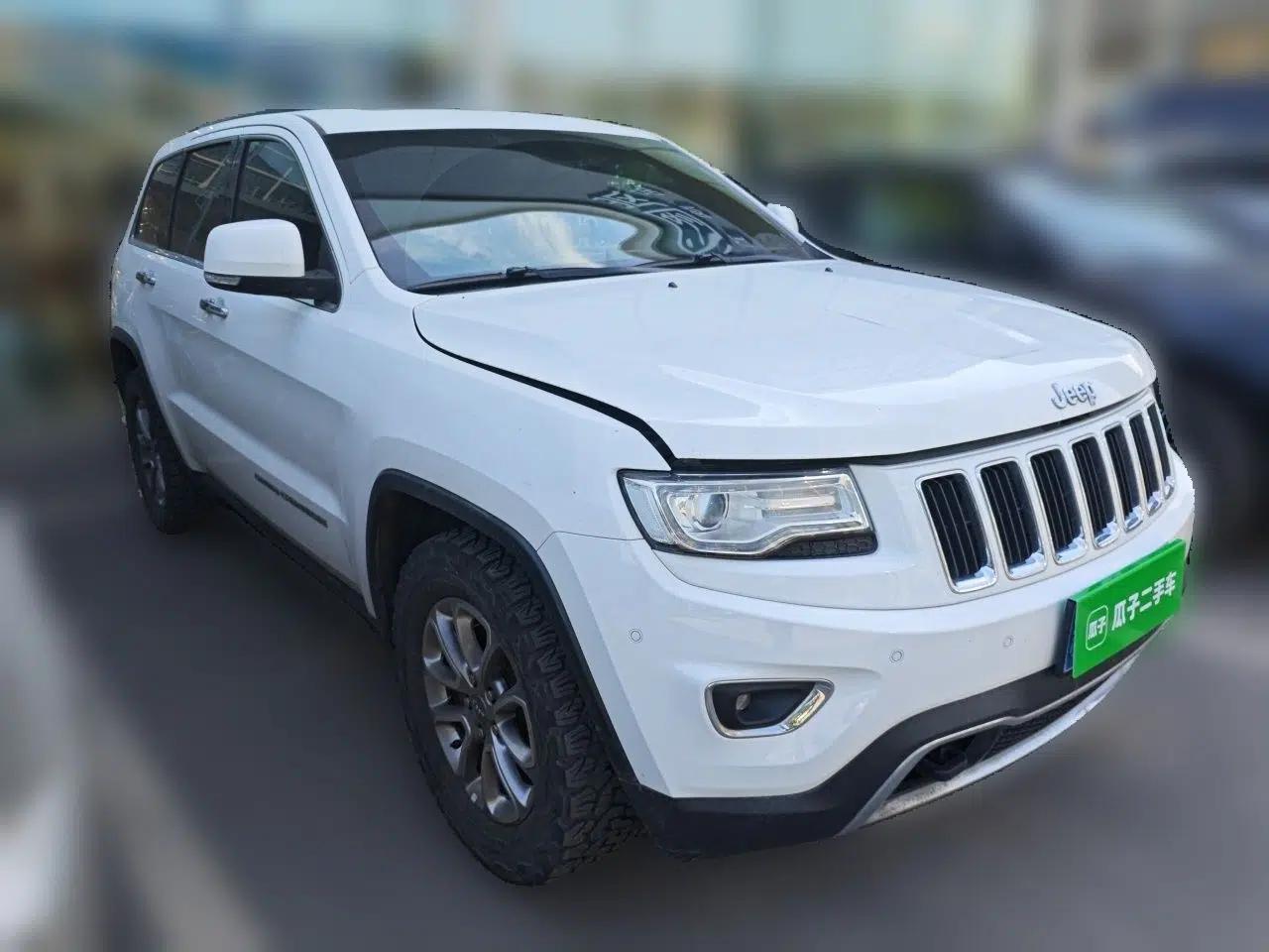 Jeep Grand Cherokee 2014 3.0L Comfort Navigation Edition — миниатюра 3