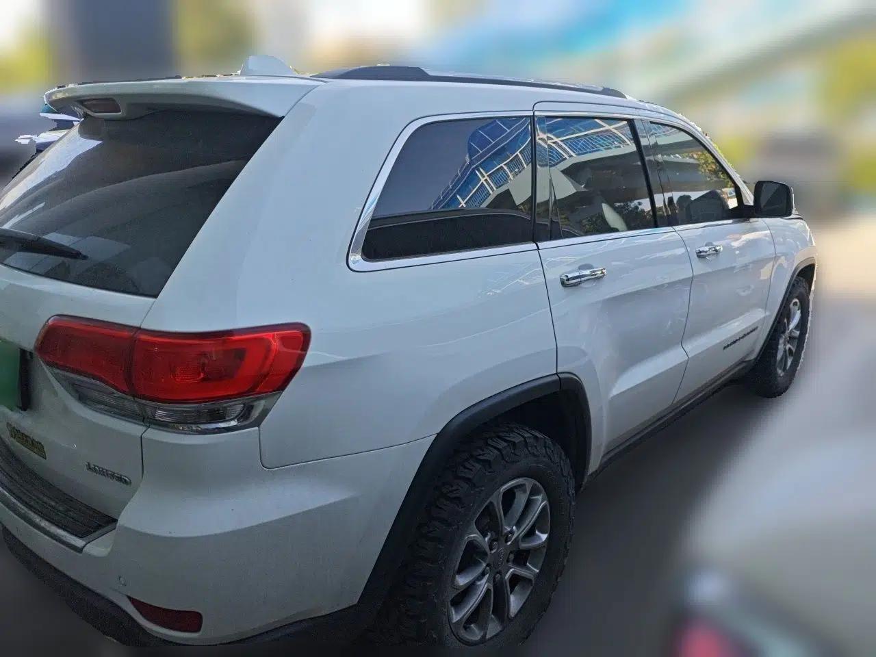 Jeep Grand Cherokee 2014 3.0L Comfort Navigation Edition — миниатюра 6