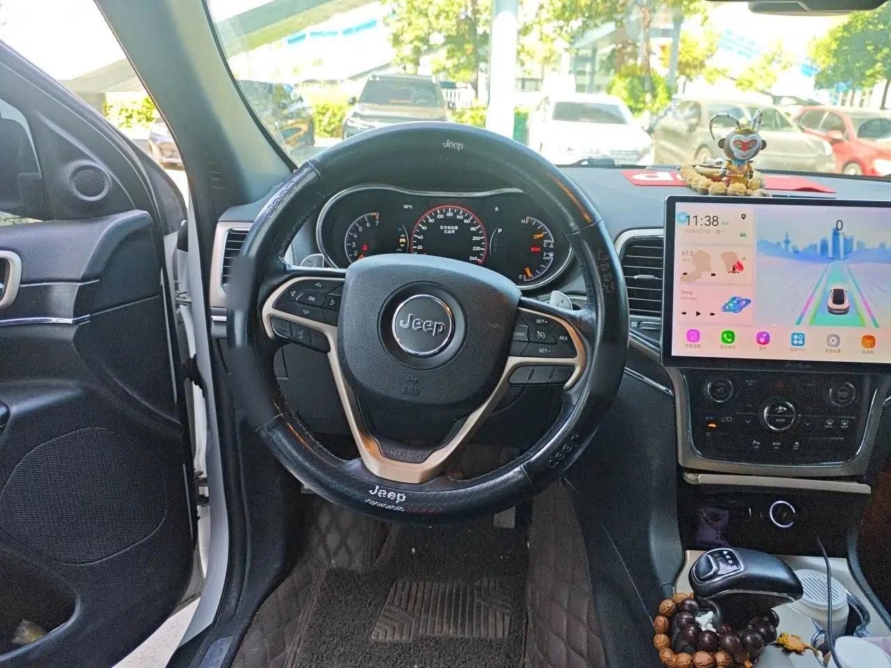 Jeep Grand Cherokee 2014 3.0L Comfort Navigation Edition — миниатюра 10