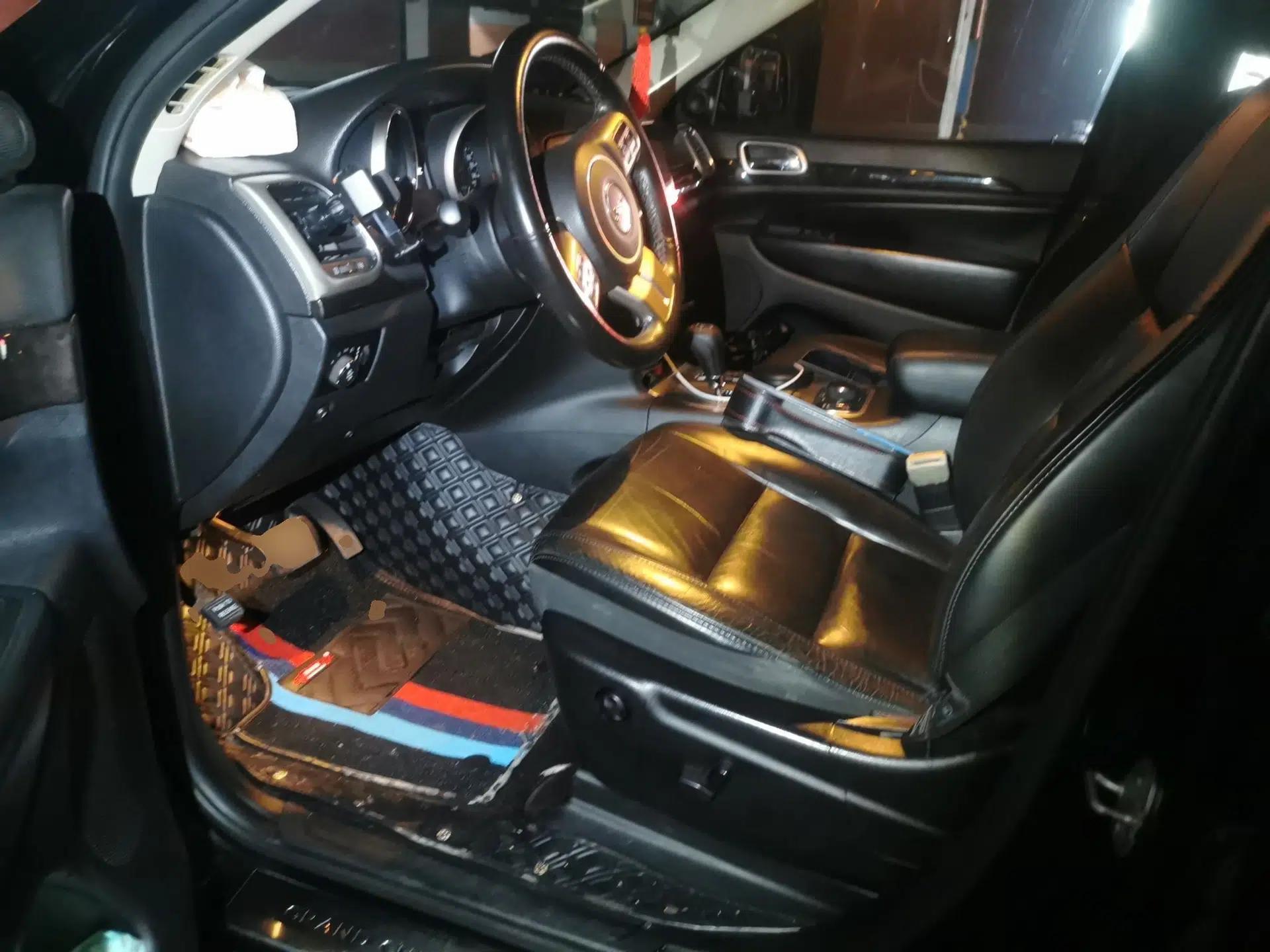 Jeep Grand Cherokee 2013 3.6L Comfort Edition — миниатюра 16