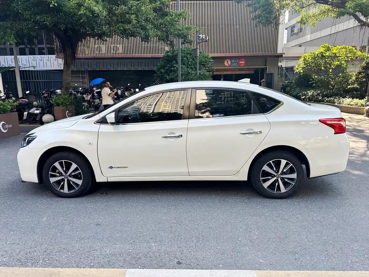 Nissan Sylphy EV 2018 Smart Edition — миниатюра 5