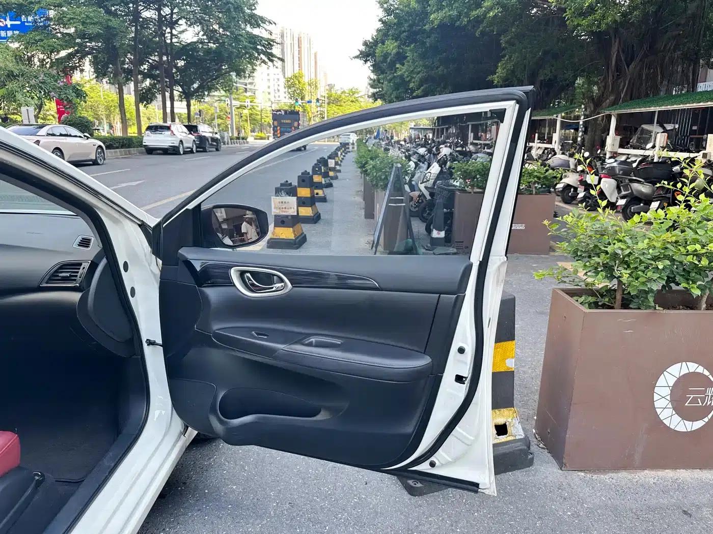 Nissan Sylphy EV 2018 Smart Edition — миниатюра 9