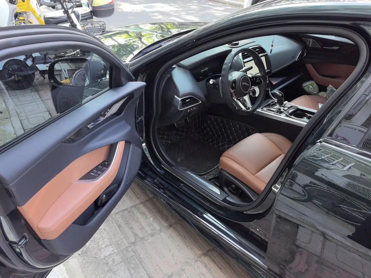 Jaguar XEL 2024 2.0T 250 PS R-DYNAMIC S Ebony Black Sport Edition — миниатюра 16