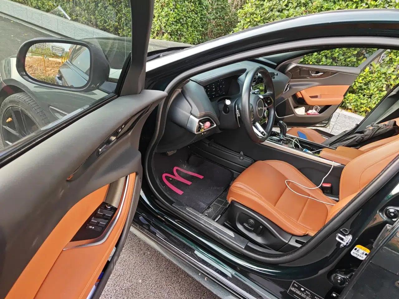 Jaguar XEL 2021 2.0T 250 PS Black Edition Sport Version — миниатюра 16