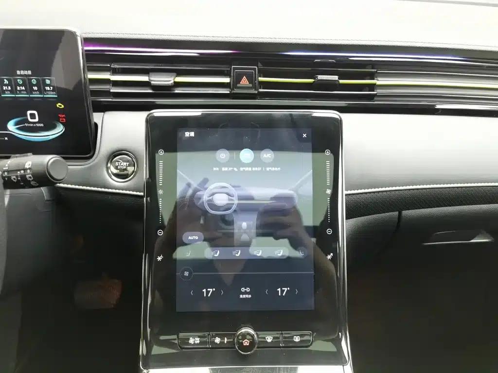Roewe RX5 2021 PLUS 330TGI Automatic National Trend Smart Edition — миниатюра 12