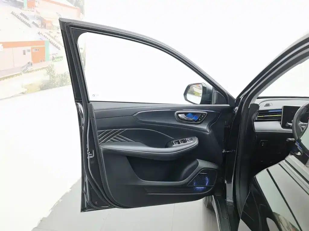 Roewe RX5 2021 PLUS 330TGI Automatic National Trend Smart Edition — миниатюра 8