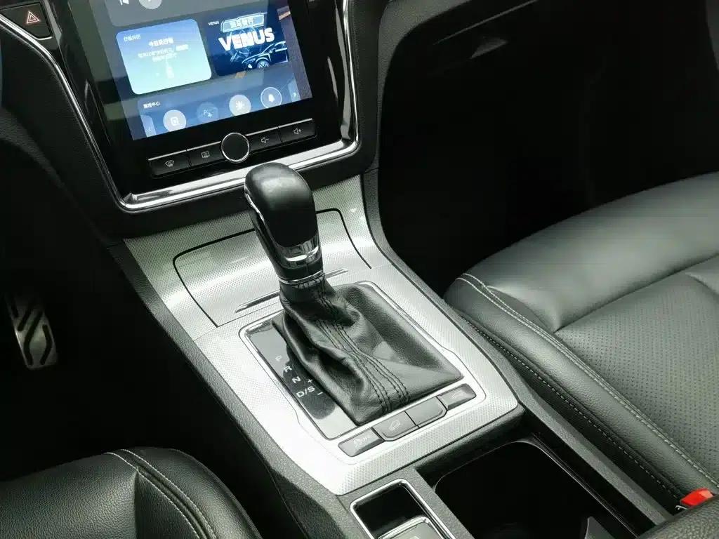 Roewe RX5 2018 20T Two-Wheel Drive Automatic Internet Smart Supreme Edition — миниатюра 13