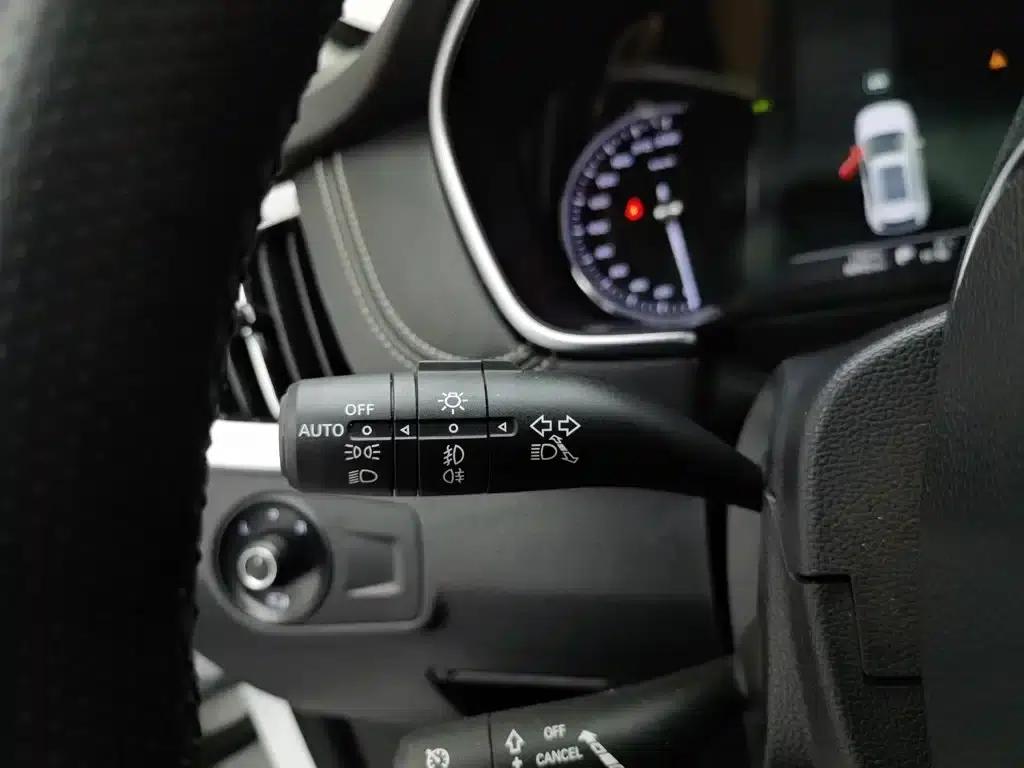 Roewe RX5 2018 20T Two-Wheel Drive Automatic Internet Smart Supreme Edition — миниатюра 21