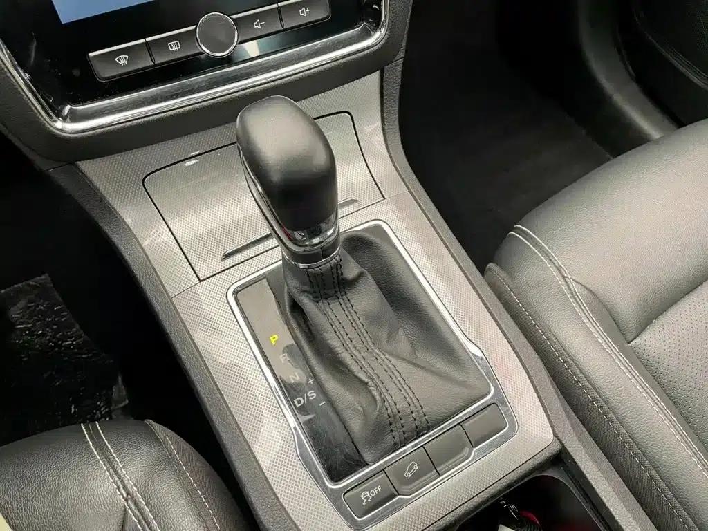 Roewe RX5 2018 20T Two-Wheel Drive Automatic Internet Smart Edition — миниатюра 12