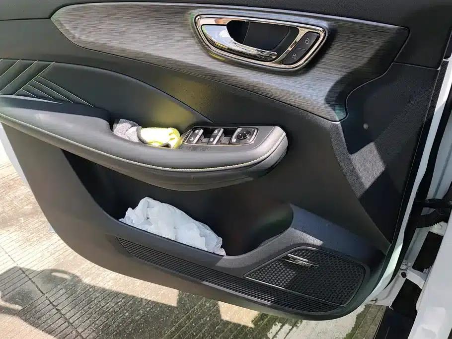 Roewe RX5 2021 PLUS 330TGI Automatic National Trend Smart Edition — миниатюра 7