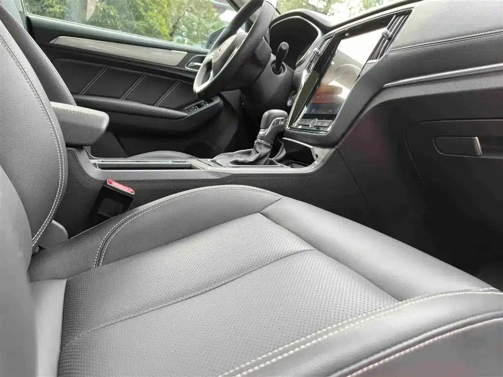 Roewe RX5 2020 20T Automatic 4G Connected Million Edition — миниатюра 17