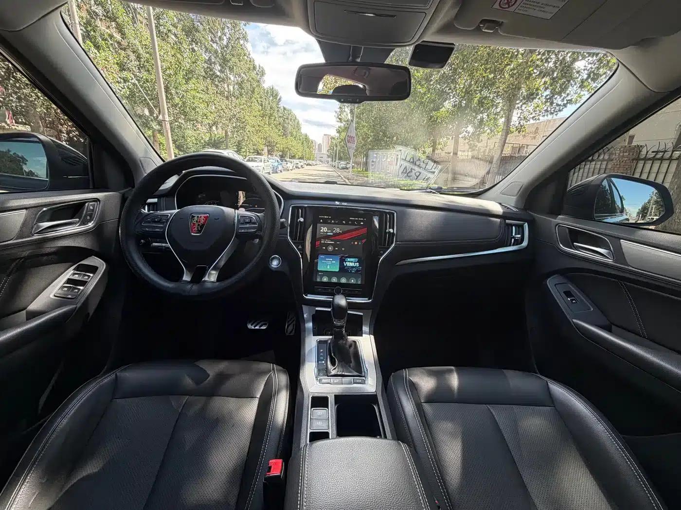 Roewe RX5 2016 30T 2WD Automatic Internet Smart Edition — миниатюра 4