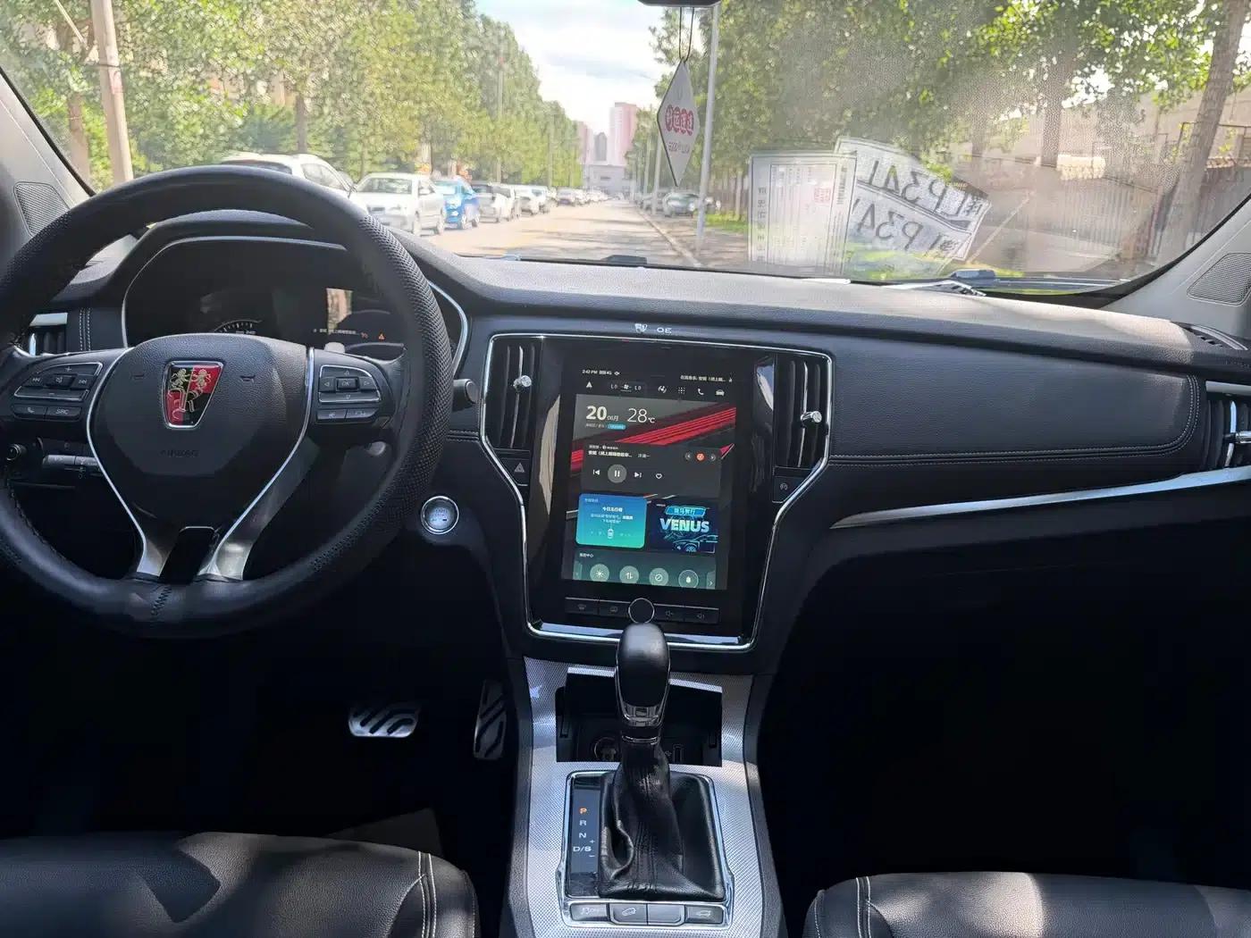 Roewe RX5 2016 30T 2WD Automatic Internet Smart Edition — миниатюра 5
