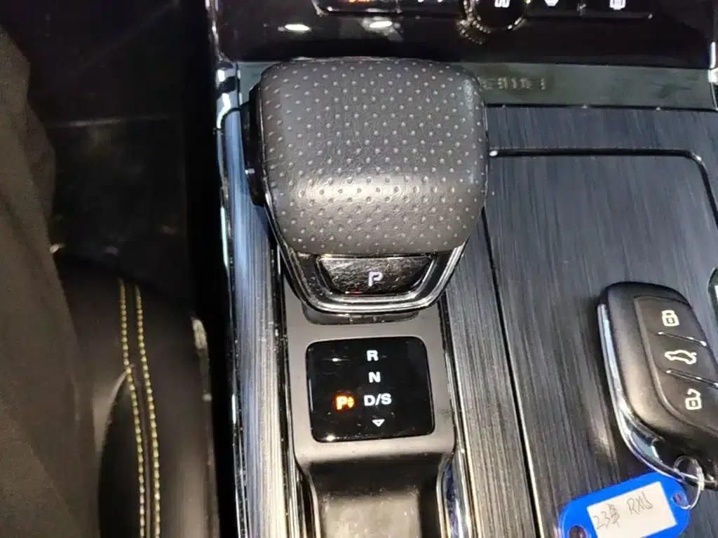 Roewe RX5 2023 PLUS 330TGI Automatic Trendsetting Smart Edition — миниатюра 14