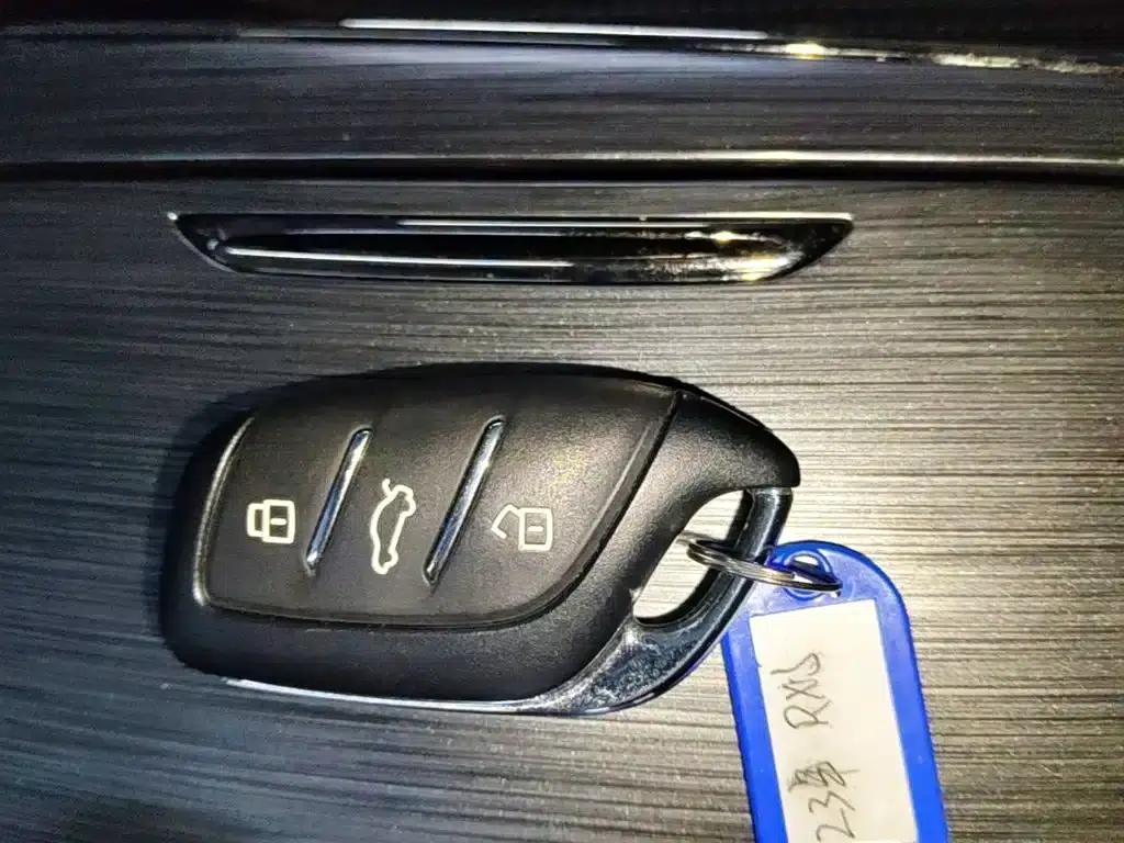 Roewe RX5 2023 PLUS 330TGI Automatic Trendsetting Smart Edition — миниатюра 9