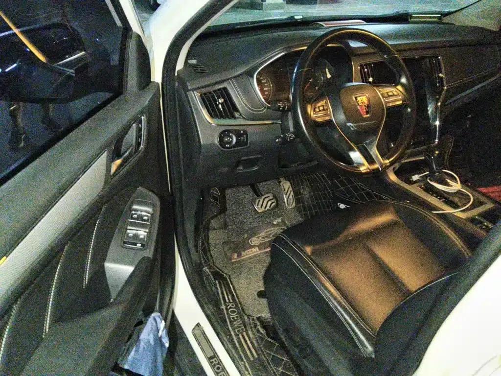 Roewe RX5 2016 20T Two-Wheel Drive Automatic Internet Smart Edition — миниатюра 13