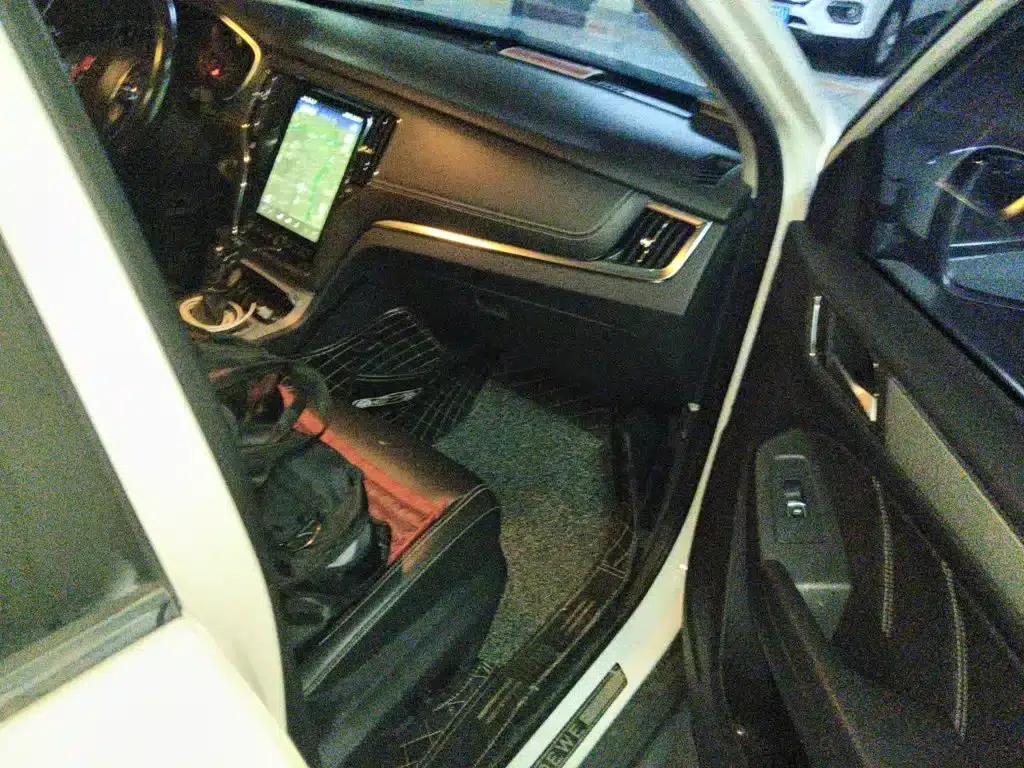 Roewe RX5 2016 20T Two-Wheel Drive Automatic Internet Smart Edition — миниатюра 22