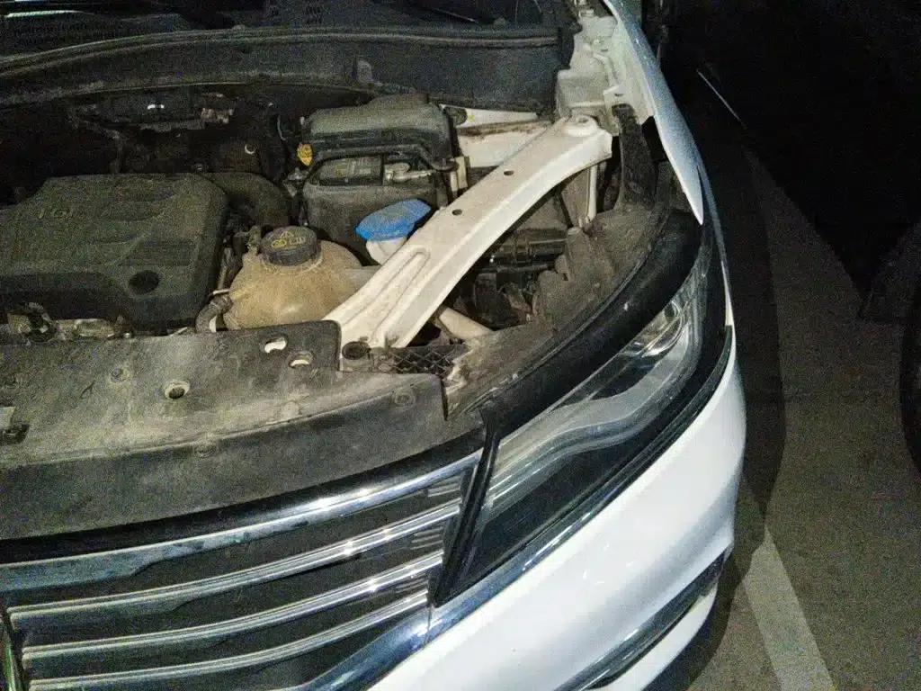 Roewe RX5 2016 20T Two-Wheel Drive Automatic Internet Smart Edition — миниатюра 24