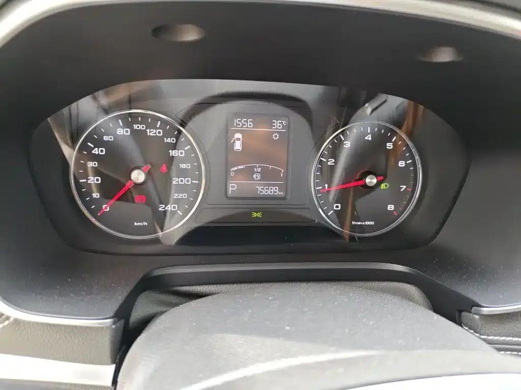 Roewe RX5 2016 20T Two-Wheel Drive Automatic Internet Smart Edition — миниатюра 9