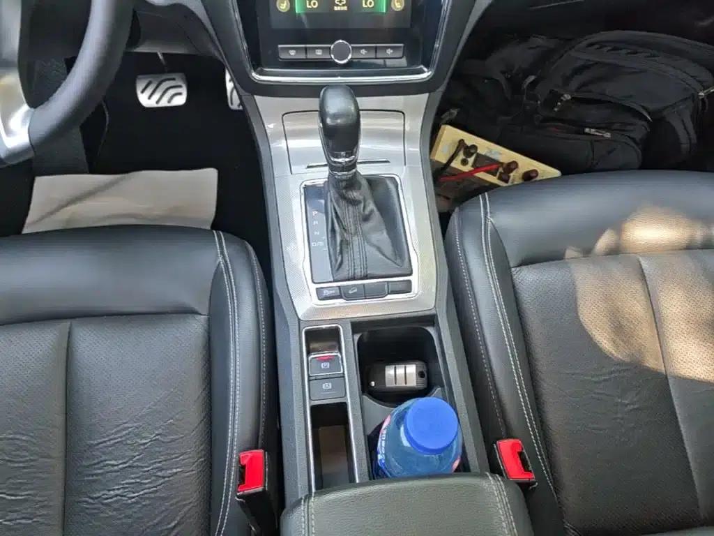 Roewe RX5 2016 20T Two-Wheel Drive Automatic Internet Smart Edition — миниатюра 14