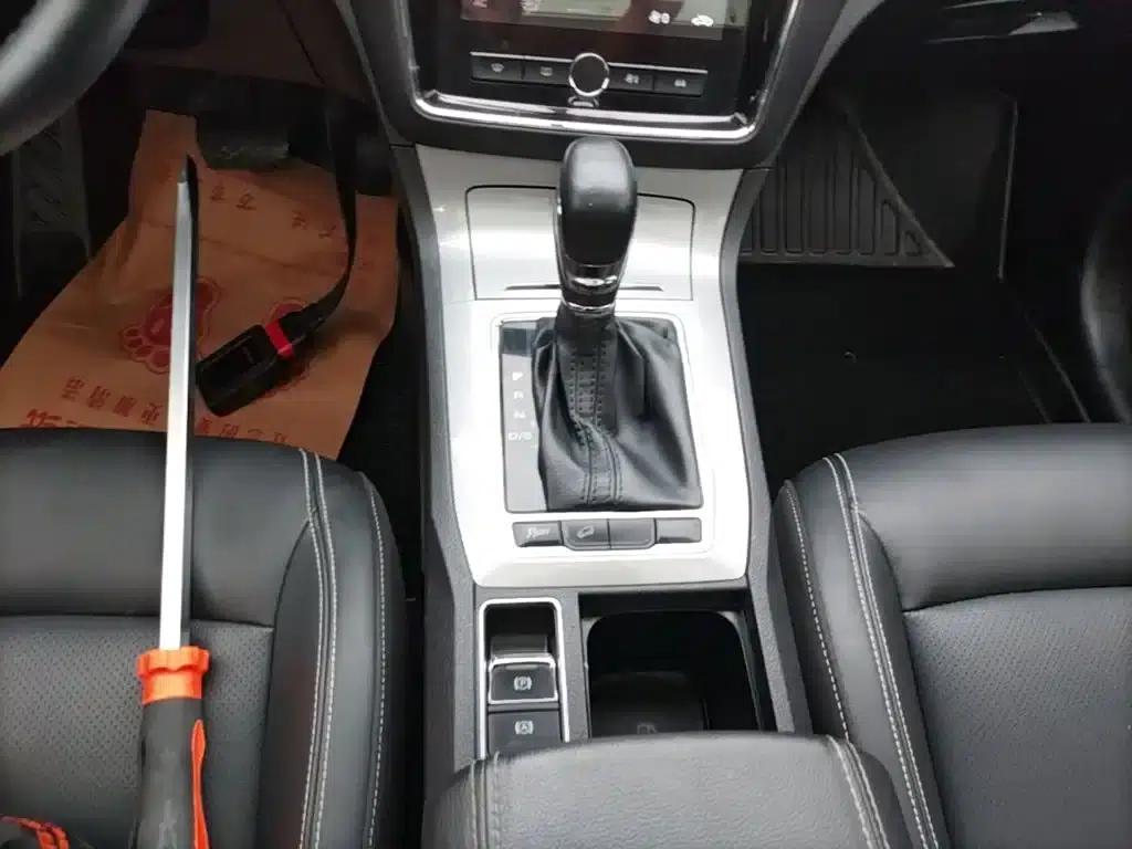Roewe RX5 2020 20T Automatic 4G Connected Million Edition — миниатюра 14