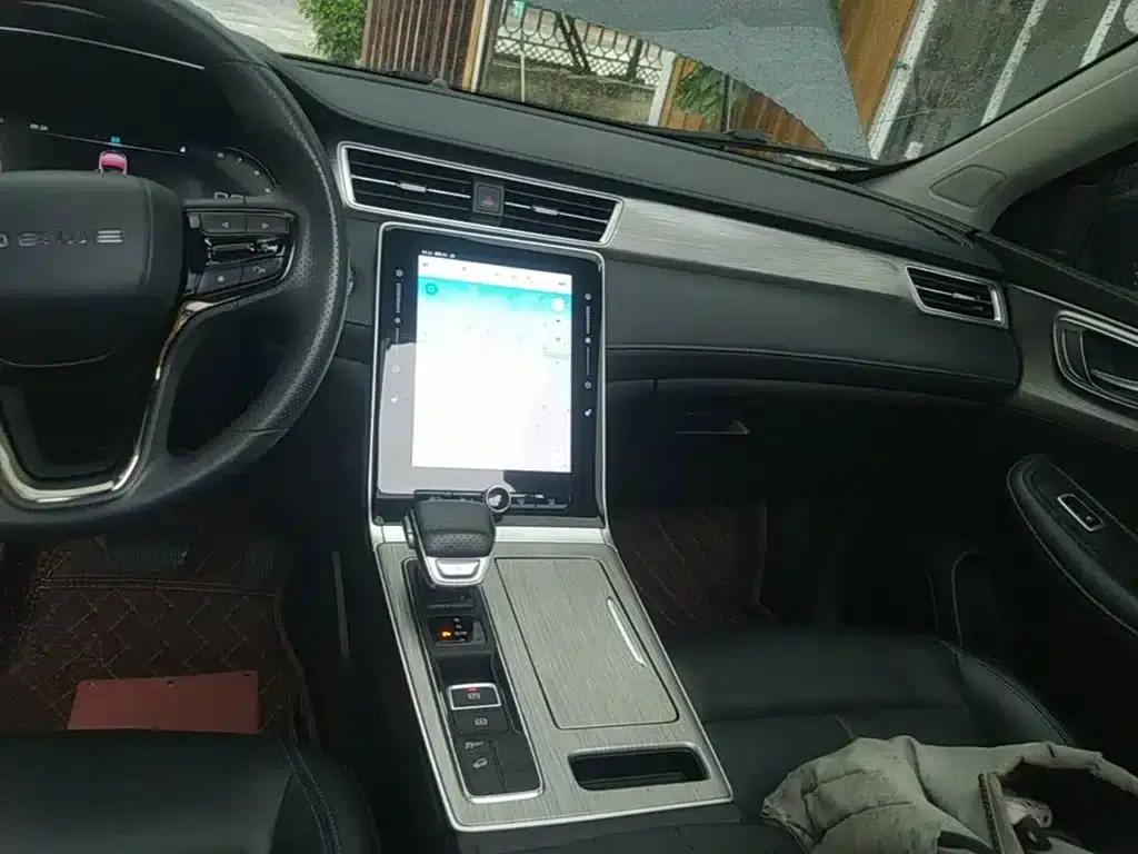 Roewe RX5 2023 PLUS 330TGI Automatic Trendsetting Smart Edition — миниатюра 13
