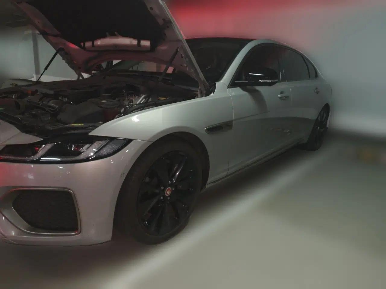 Jaguar XFL 2023 XFL 2.0T P250 Two-Wheel-Drive Prestige Luxury Gold Edition — миниатюра 1