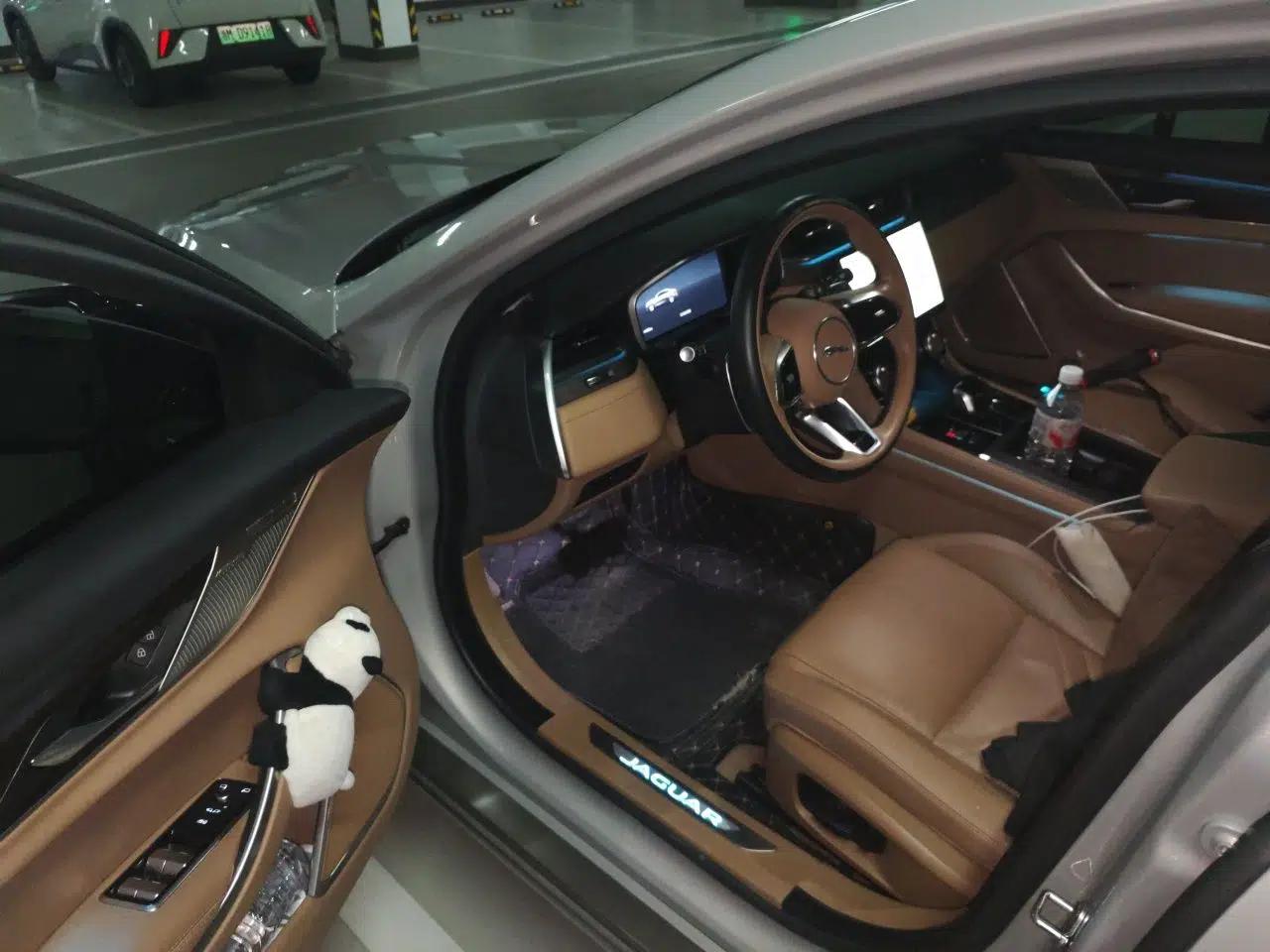 Jaguar XFL 2023 XFL 2.0T P250 Two-Wheel-Drive Prestige Luxury Gold Edition — миниатюра 19
