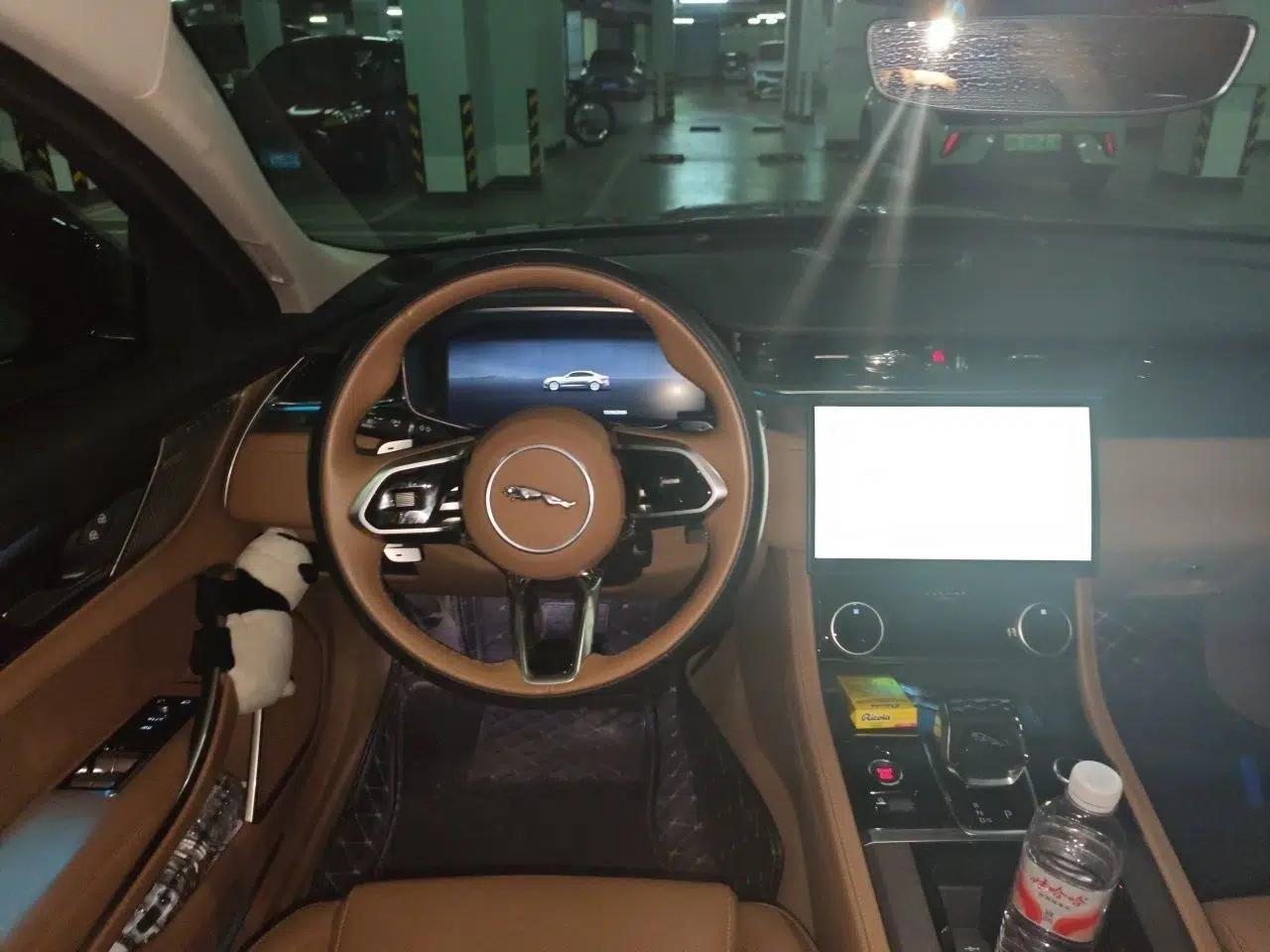 Jaguar XFL 2023 XFL 2.0T P250 Two-Wheel-Drive Prestige Luxury Gold Edition — миниатюра 9
