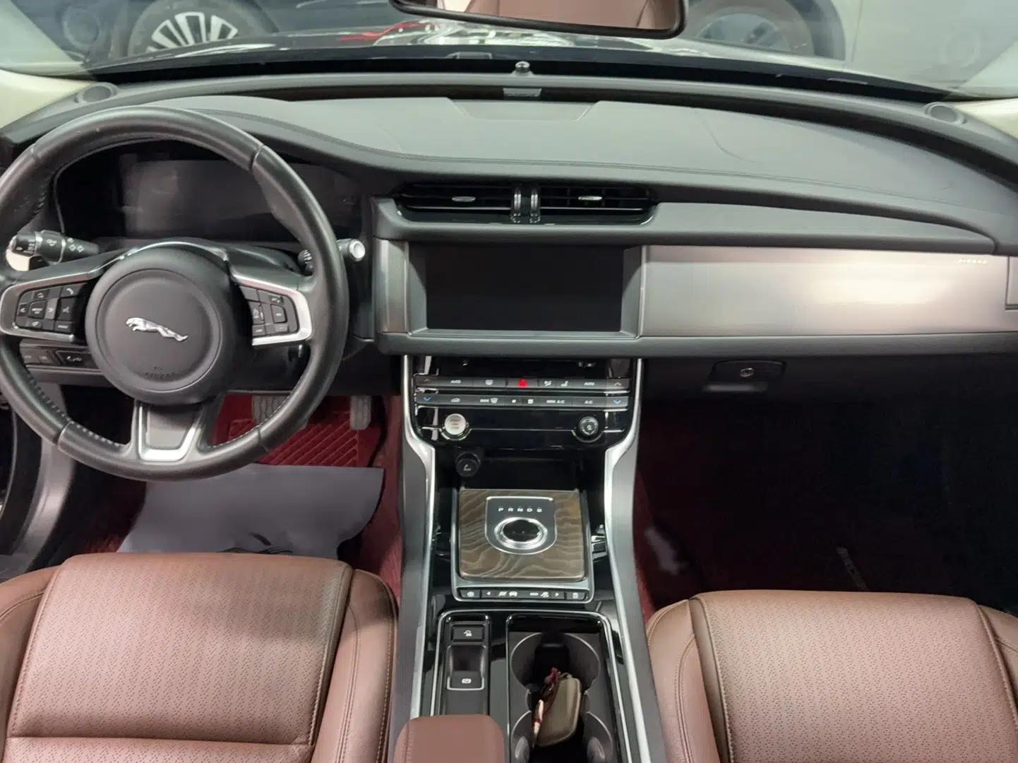 Jaguar XFL 2018 XFL 2.0T 250 PS Luxury Edition — миниатюра 9