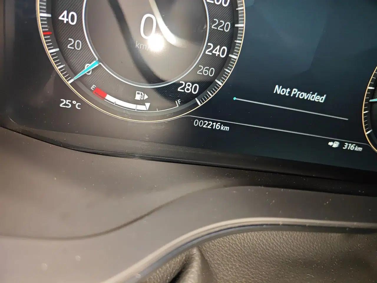 Jaguar XFL 2025 Model—2.0T P250, Two-Wheel Drive, Premium Luxury Edition — миниатюра 12