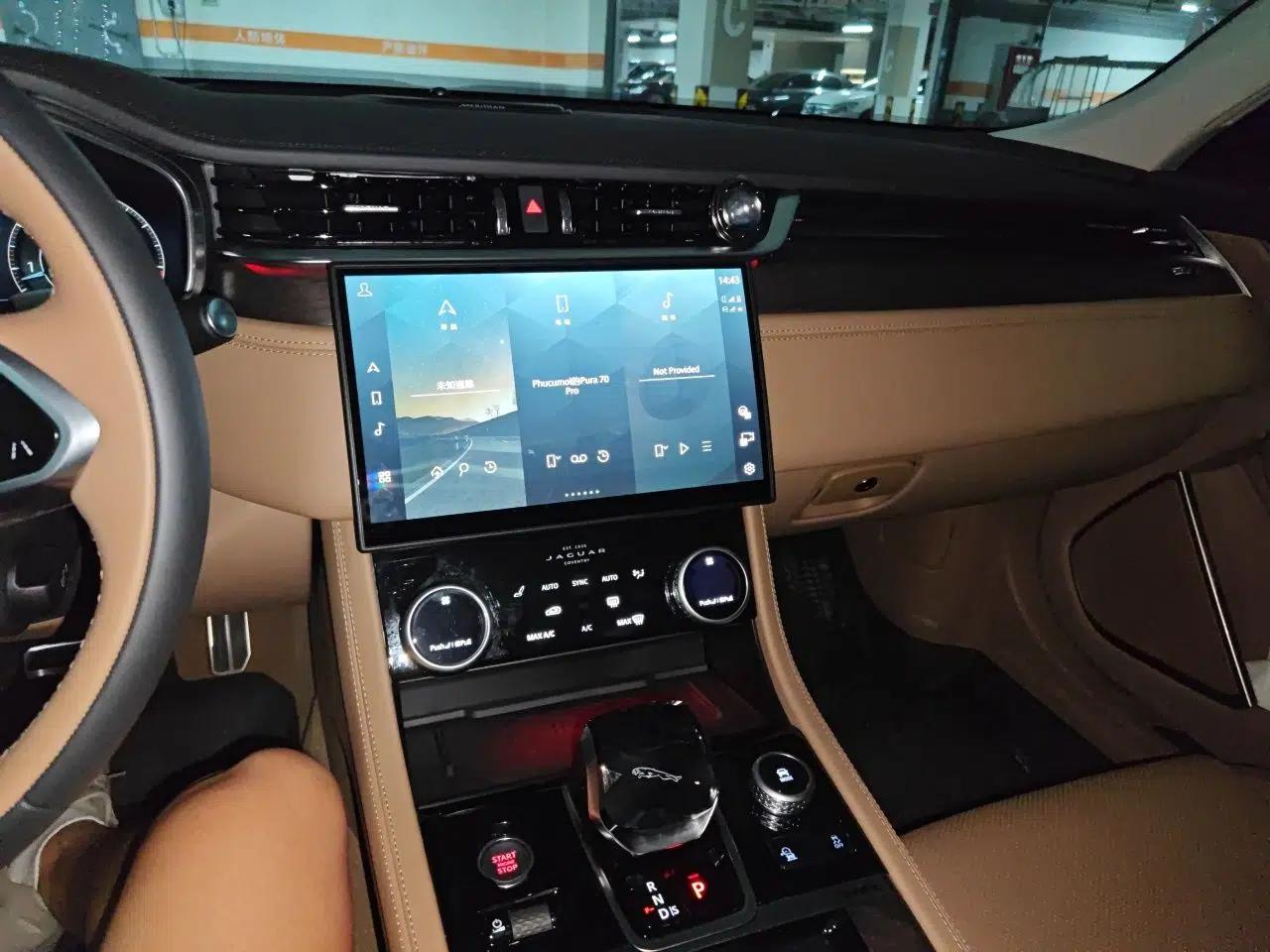 Jaguar XFL 2025 Model—2.0T P250, Two-Wheel Drive, Premium Luxury Edition — миниатюра 13