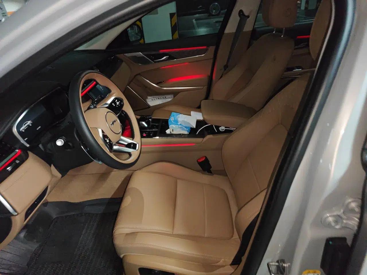 Jaguar XFL 2025 Model—2.0T P250, Two-Wheel Drive, Premium Luxury Edition — миниатюра 15