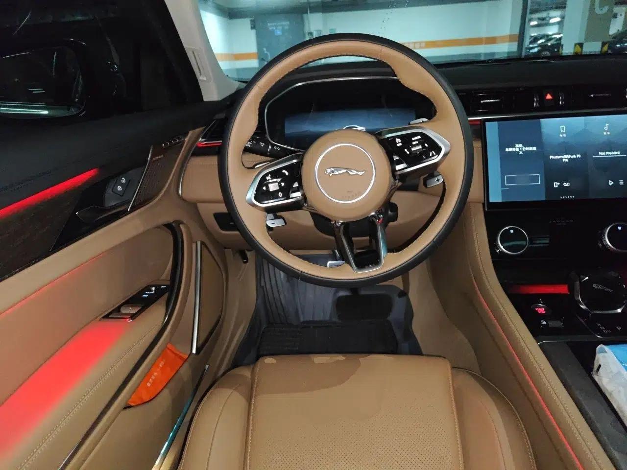 Jaguar XFL 2025 Model—2.0T P250, Two-Wheel Drive, Premium Luxury Edition — миниатюра 10