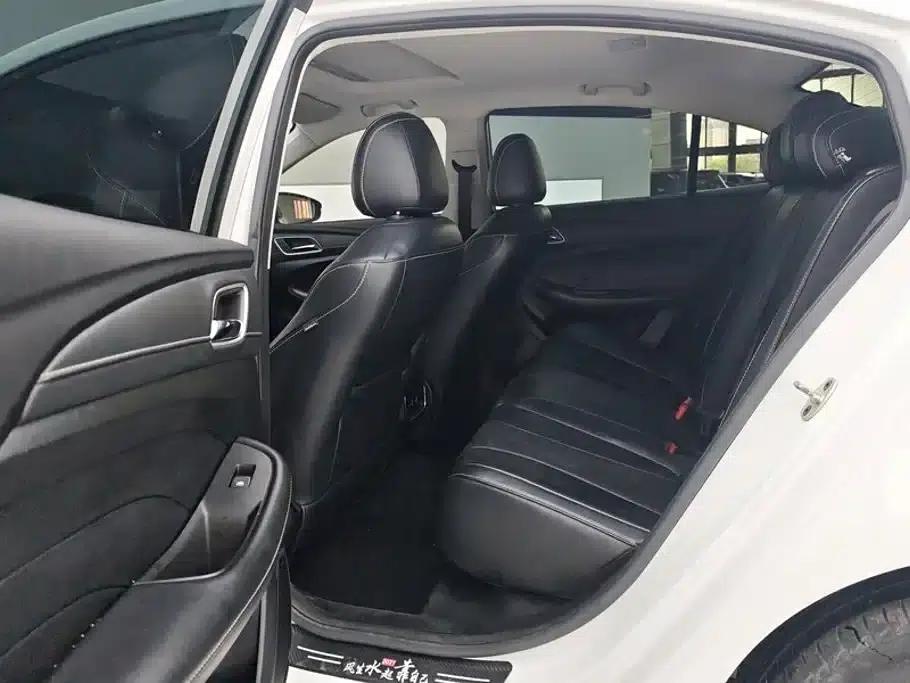 Roewe i5 2020 1.5L Manual 4G Connected Flagship Edition — миниатюра 11