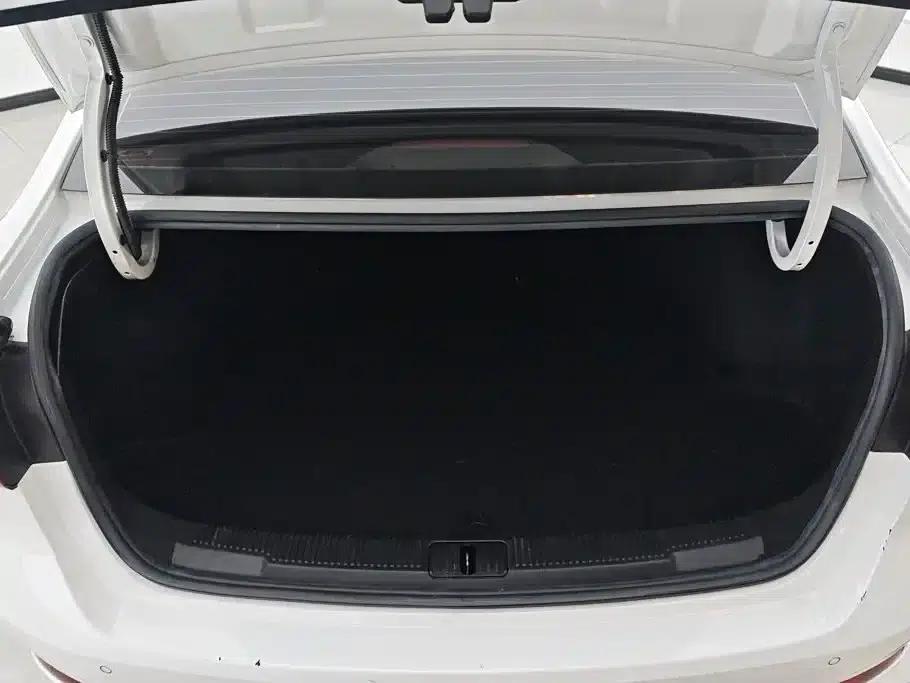 Roewe i5 2020 1.5L Manual 4G Connected Flagship Edition — миниатюра 4