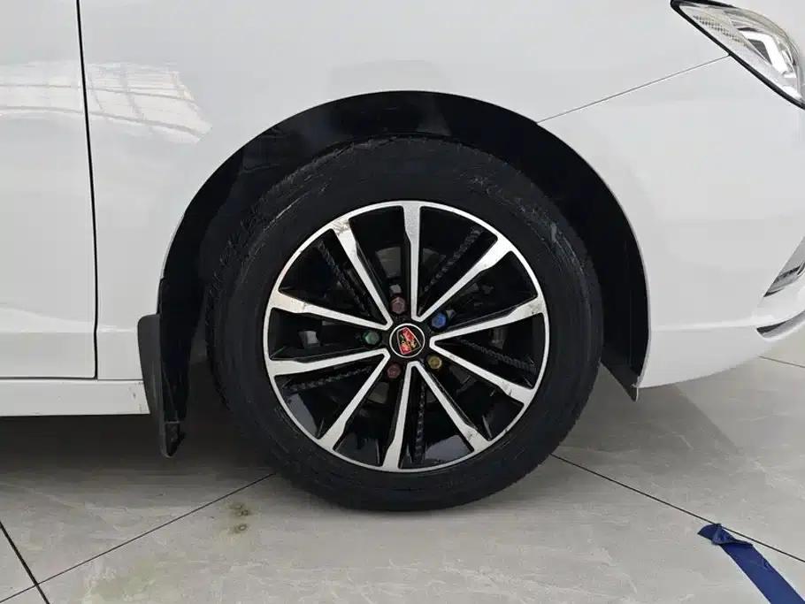 Roewe i5 2020 1.5L Manual 4G Connected Flagship Edition — миниатюра 6