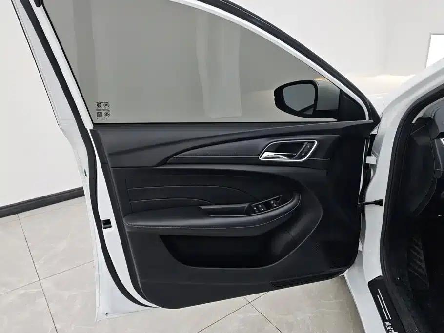 Roewe i5 2020 1.5L Manual 4G Connected Flagship Edition — миниатюра 7