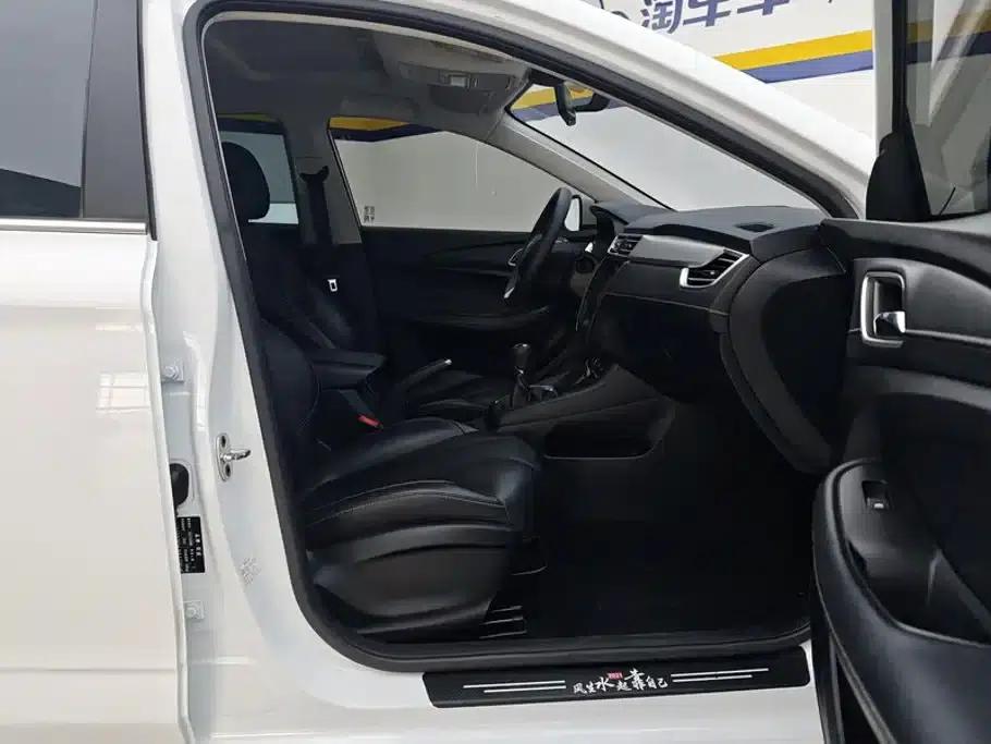 Roewe i5 2020 1.5L Manual 4G Connected Flagship Edition — миниатюра 8
