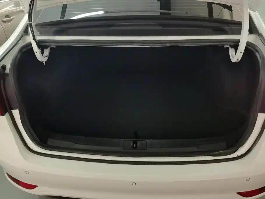 Roewe i5 2019 1.5L Automatic 4G Connected Langhao Edition — миниатюра 4