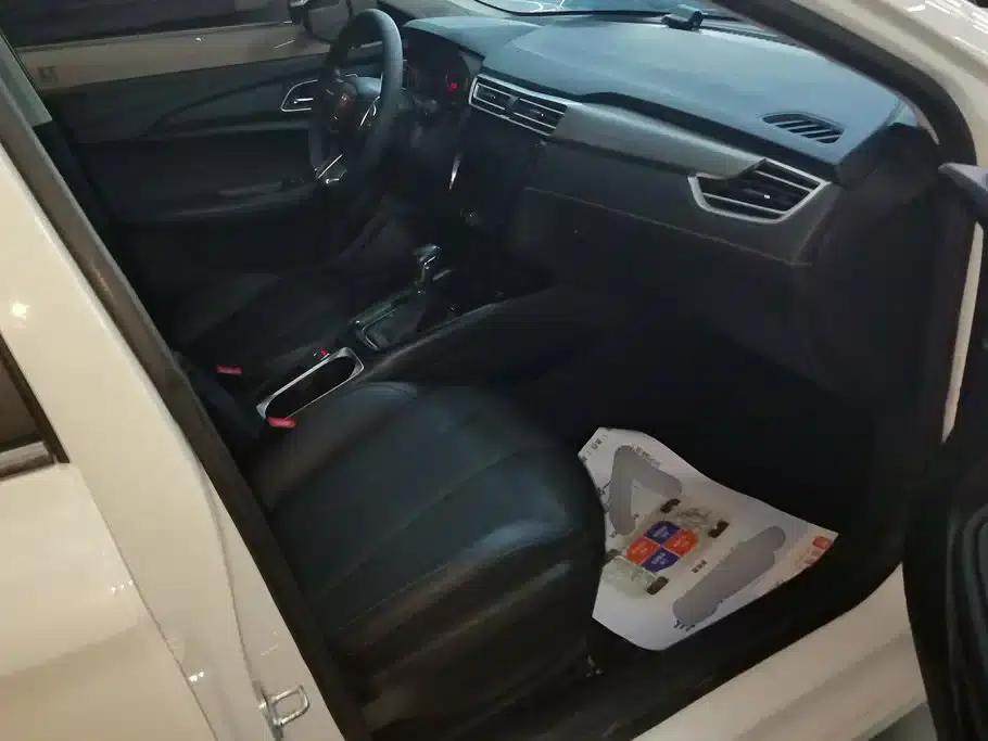 Roewe i5 2019 1.5L Automatic 4G Connected Langhao Edition — миниатюра 8