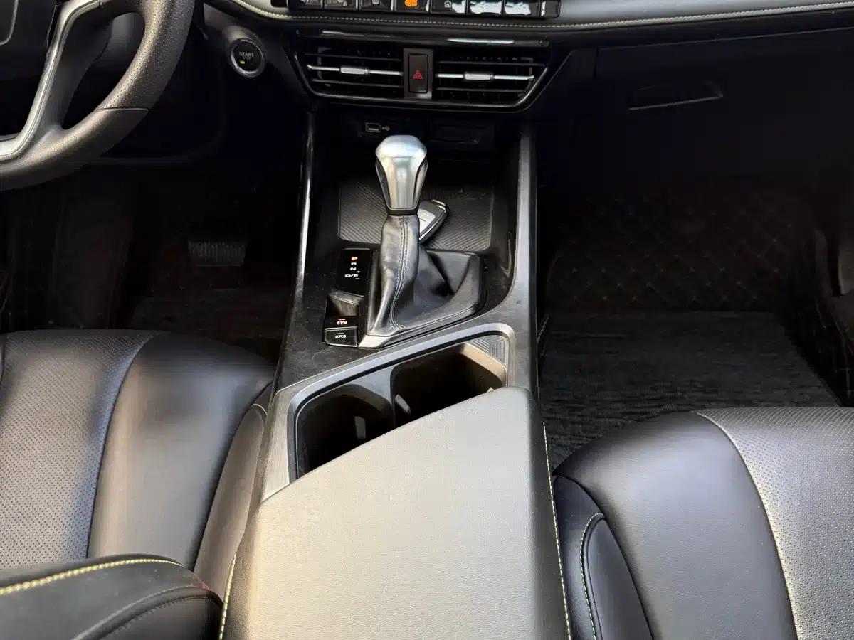 Roewe i5 2021 1.5L CVT Diamond Edition — миниатюра 12