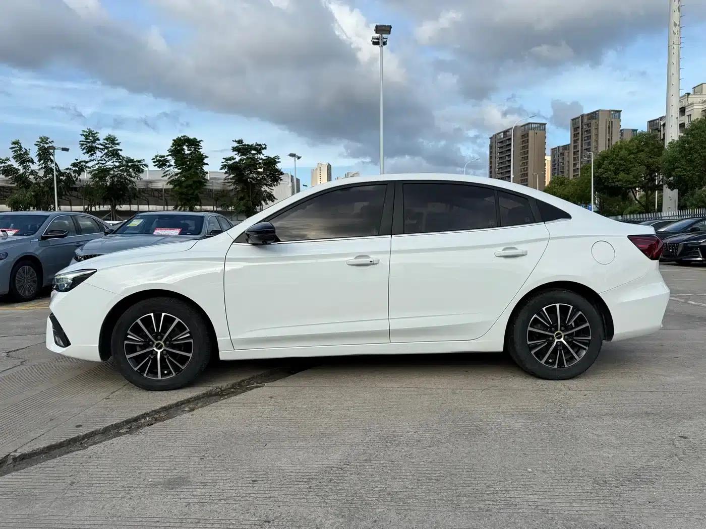 Roewe i5 2021 1.5L CVT Diamond Edition — миниатюра 4