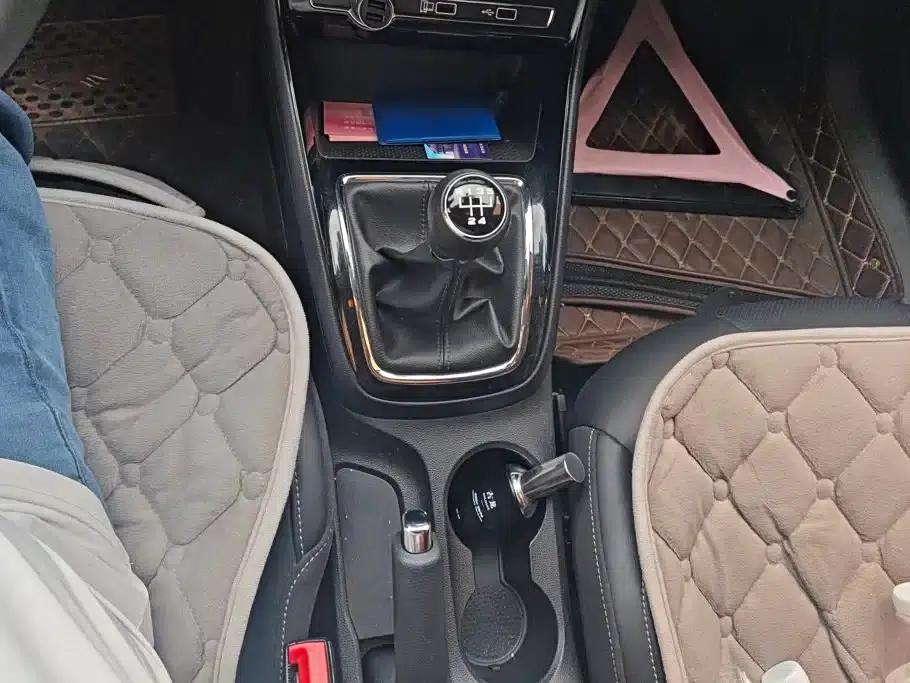 Roewe i5 2020 1.5L Manual 4G Connected Flagship Edition — миниатюра 16