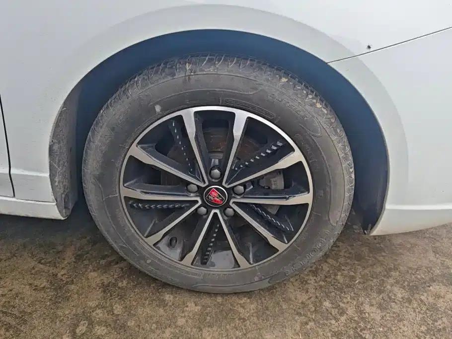 Roewe i5 2020 1.5L Manual 4G Connected Flagship Edition — миниатюра 6