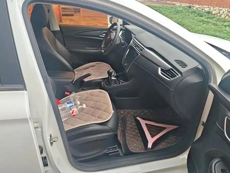 Roewe i5 2020 1.5L Manual 4G Connected Flagship Edition — миниатюра 8