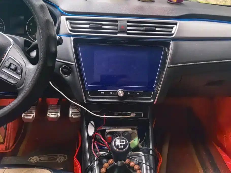Roewe i5 2020 1.5L Manual 4G Connected Leading Edition — миниатюра 13
