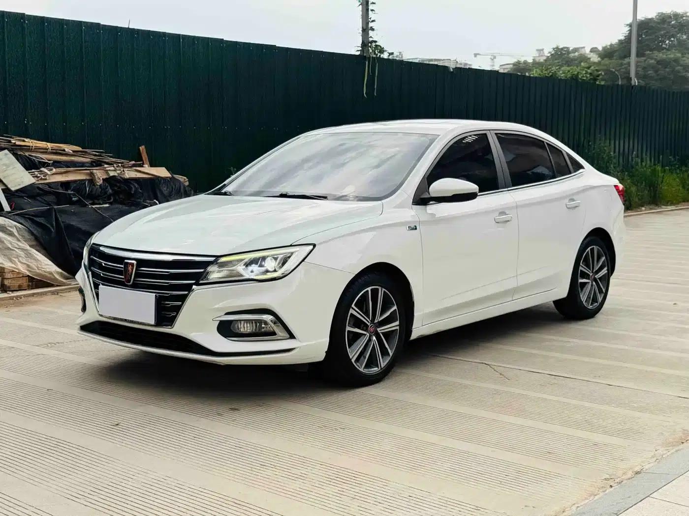 Roewe i5 2019 20T Automatic 4G Connected Super Flagship Edition — миниатюра 1